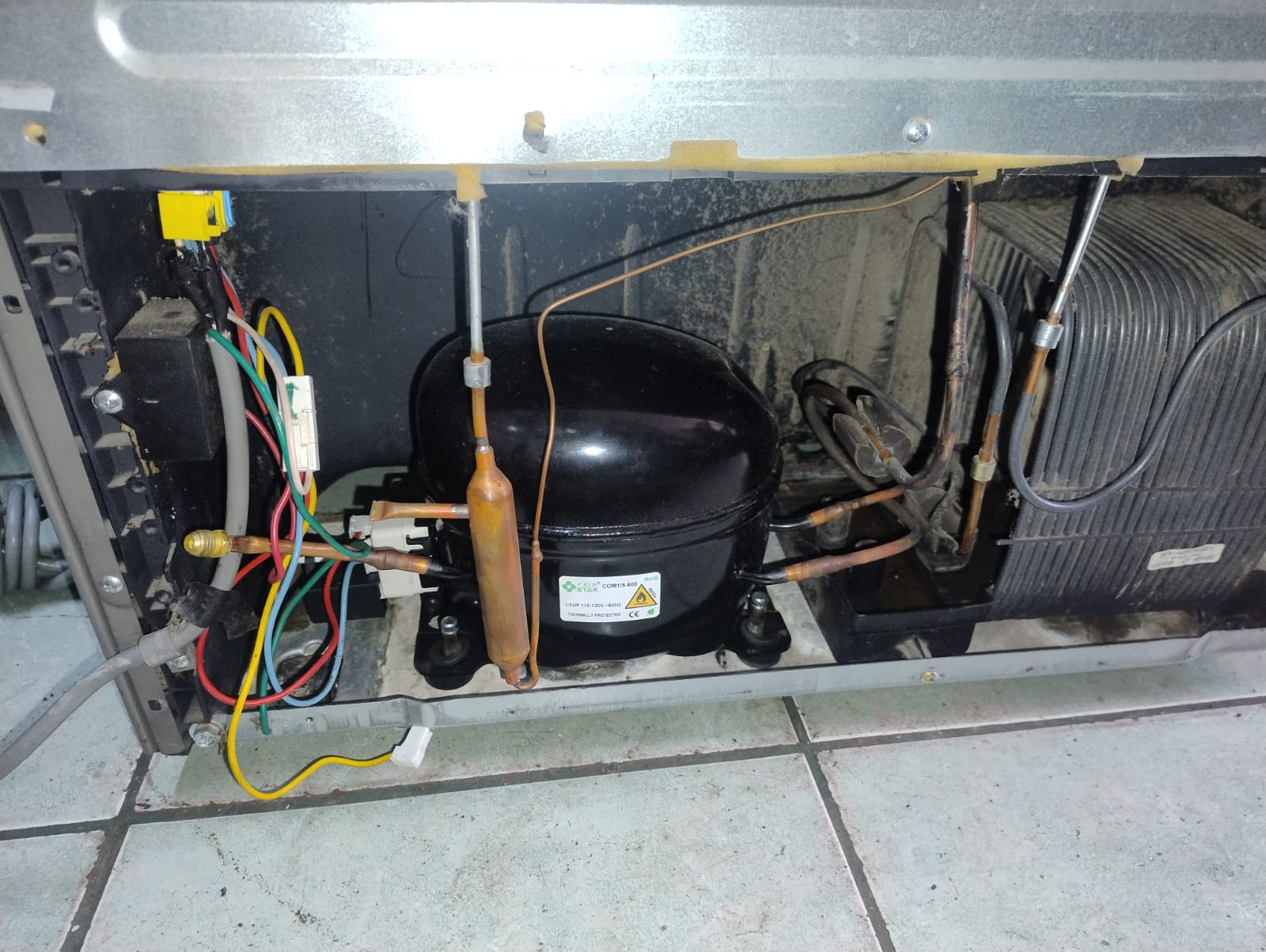 Sistema de refrigeración terminado con compresor nuevo, filtro secador y conexiones soldadas